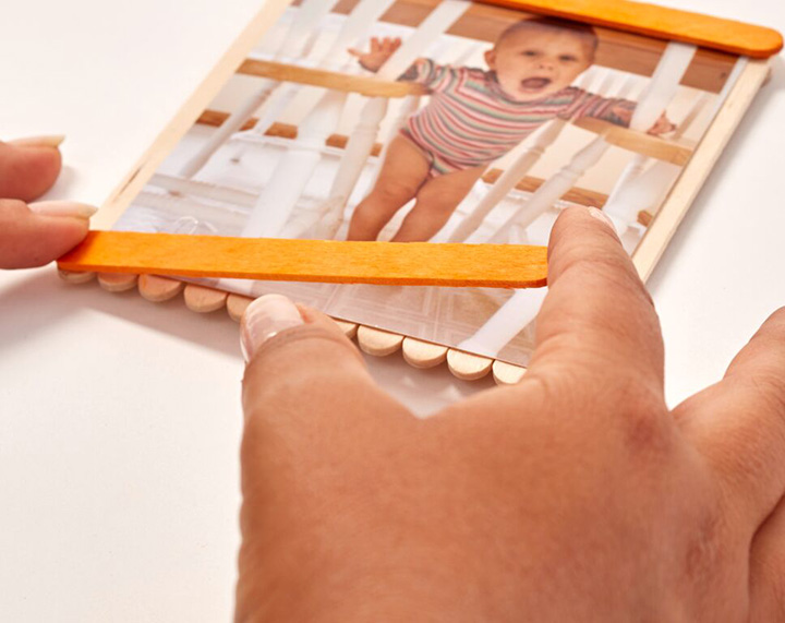 DIY: Fun frames using 4x4" prints to make with the kids!