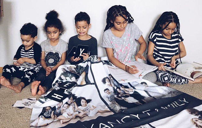 5 Kids sitting on the floor with a customised Photo Blanket