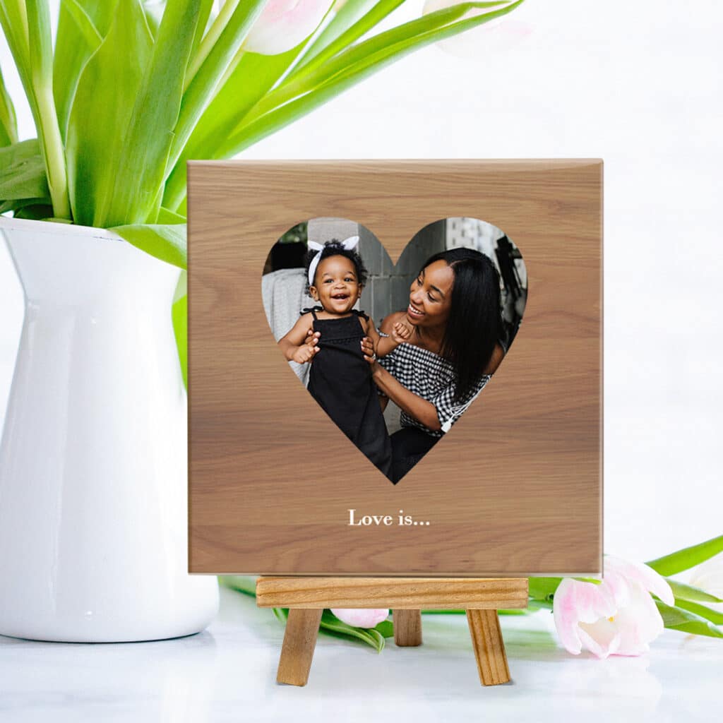 Simple and stylish photo tiles with stand