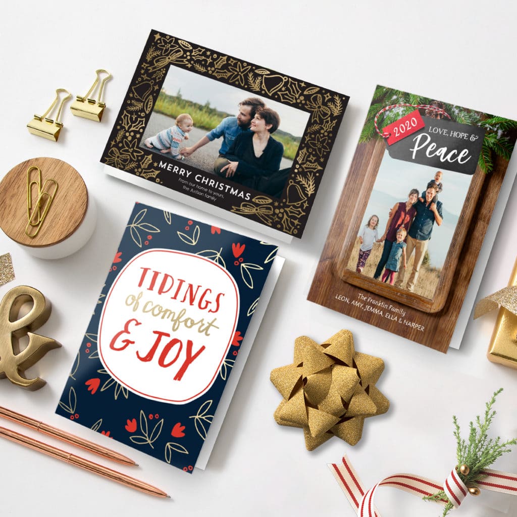 Добавьте искренние чувства к персонализированным рождественским открыткам, сделанным с помощью Snapfish.