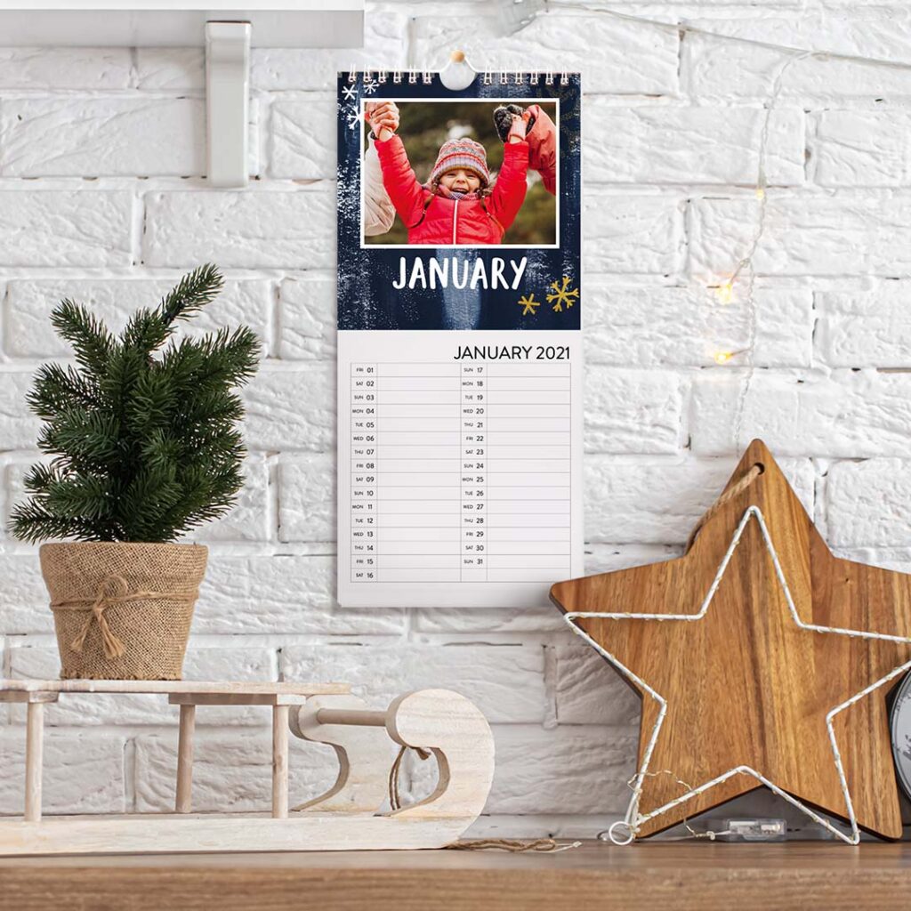 Create custom calendars, printed with favourite photos with Snapfish